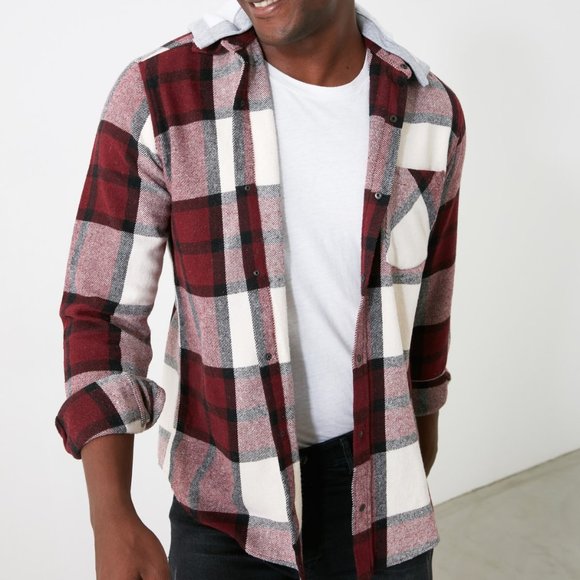 Man's Plaid Hoodie Flannel Red Shirt Medium - Picture 2 of 5